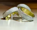 Bague en cuivre ou laiton – nacre d’huître de Bretagne concassée, scellée sous résine