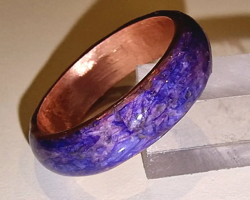 Bague en cuivre ou laiton – pétales de bleuet naturels scellés sous résine