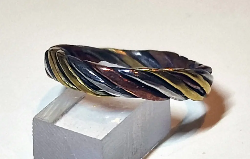 Bague torsadée “Trio Métal” – cuivre, laiton et acier