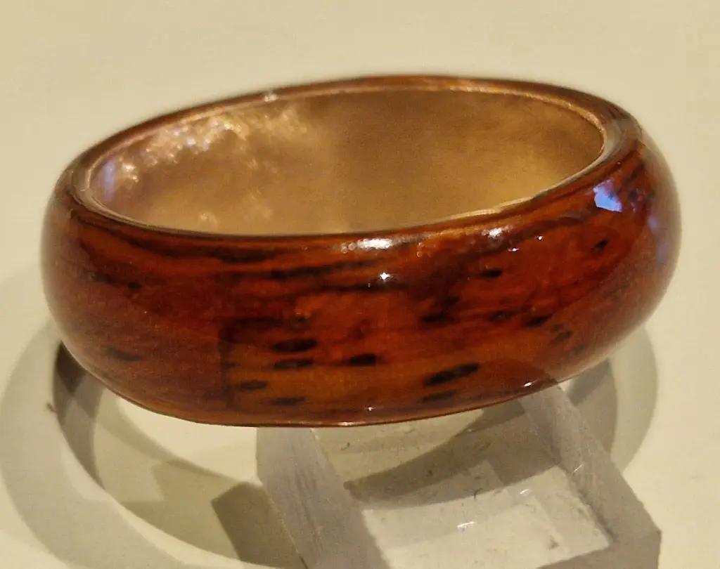 Bague dôme en cuivre/laiton et bois de rose, scellée sous résine (Cuivre)
