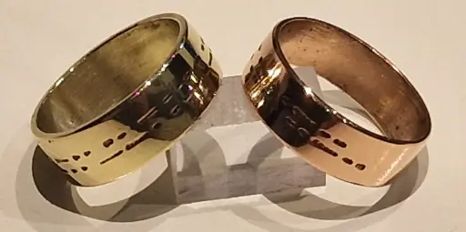 Bague en cuivre ou laiton gravée en morse