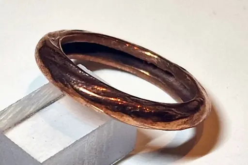 Bague “Ondine” – cuivre ou laiton, anneau organique martelé